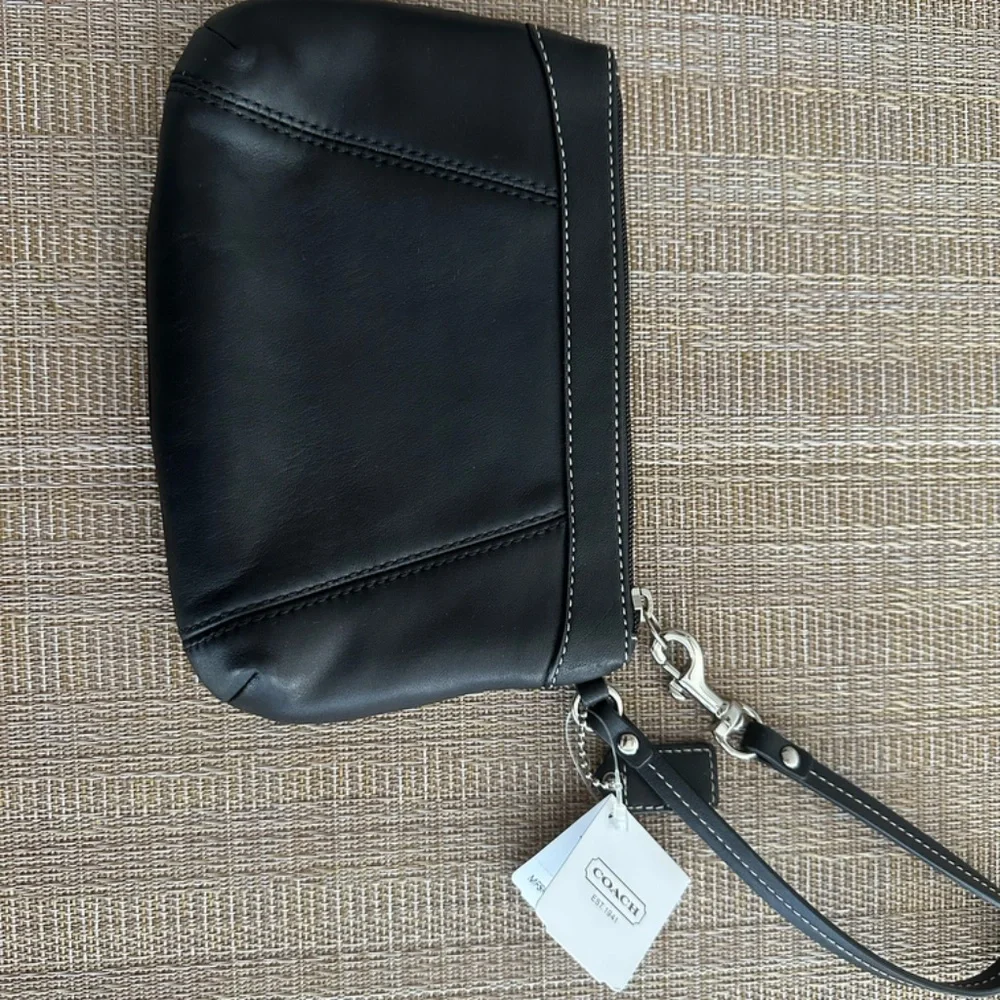 NWT Coach Leather Pleated Medium Wristlet - Black - Picture 6 of 8